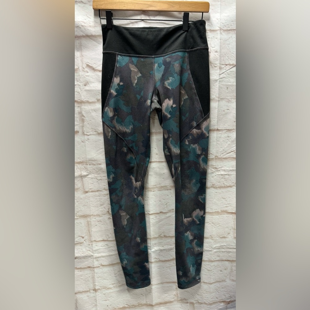 Patagonia Diversifly Capri Leggings size small